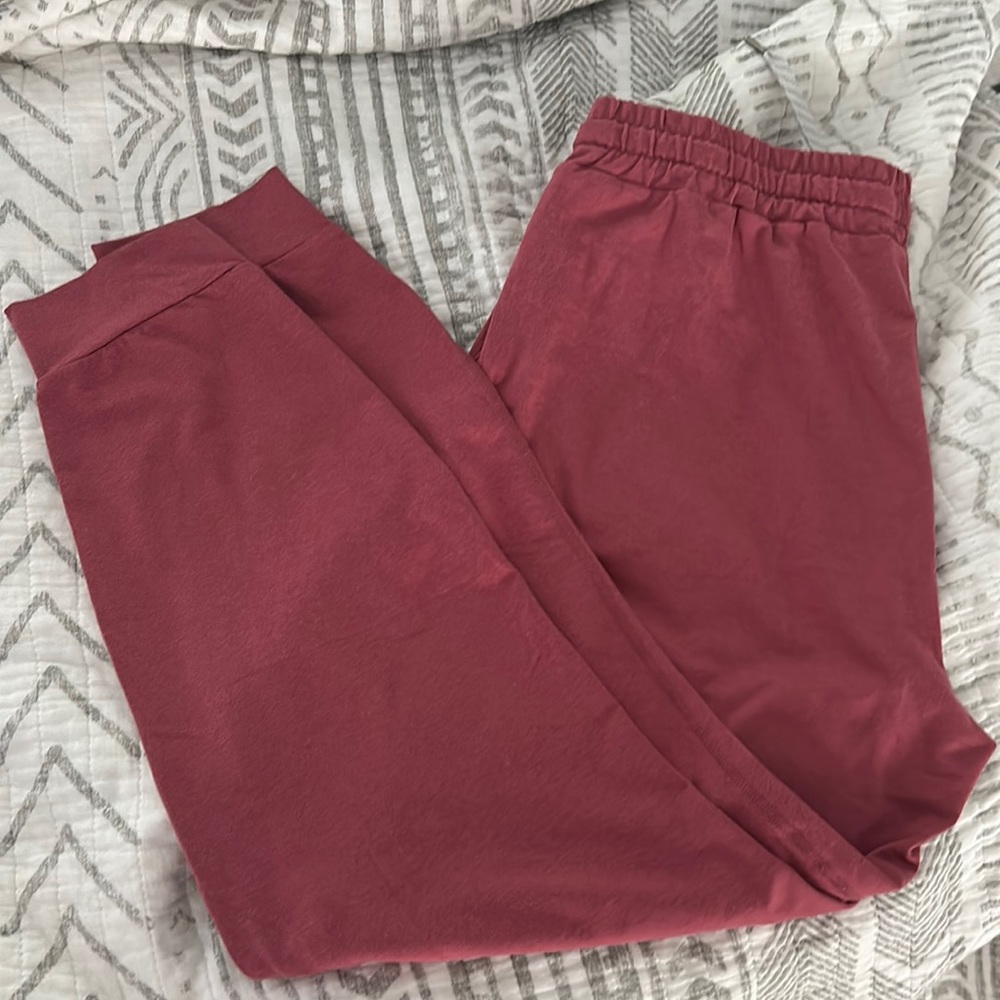 Vuori performance joggers